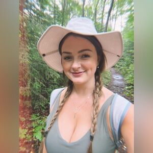 Meet your Posher, Cloe